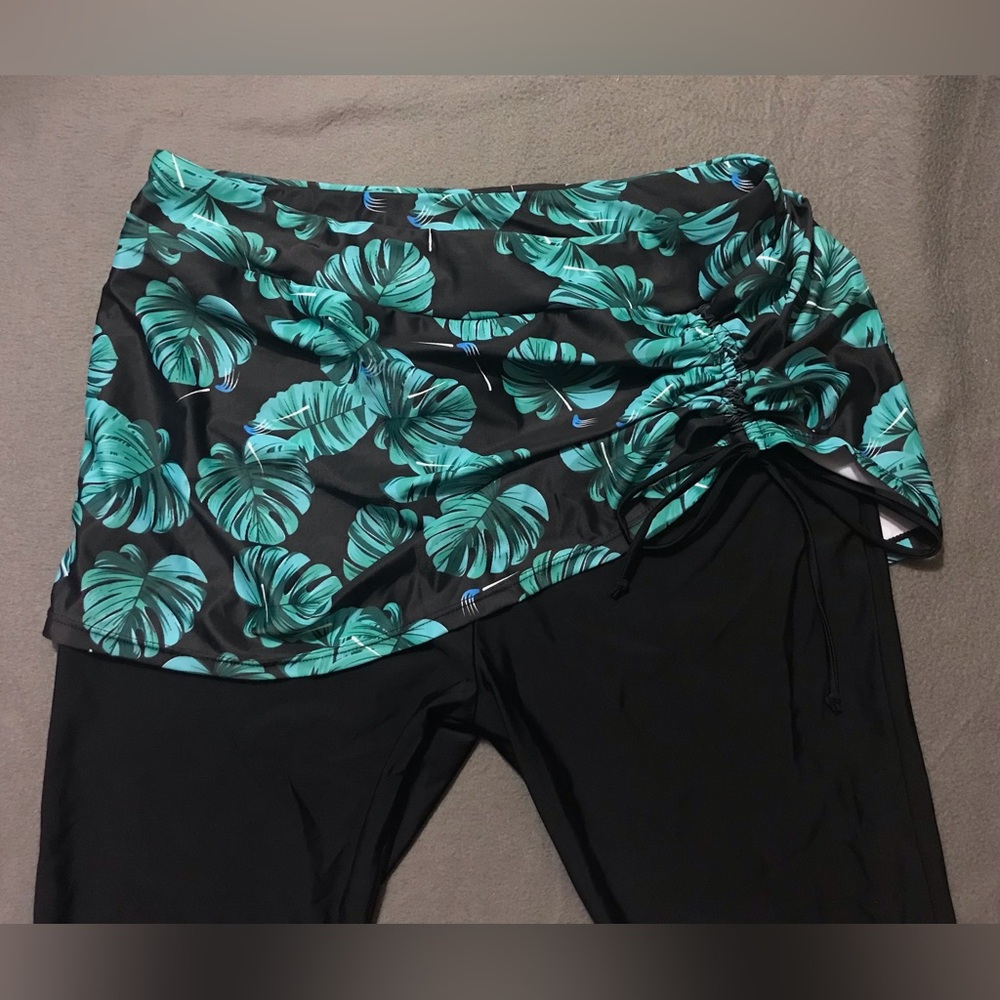NWT Leoparts Skirted Swim Capris - Picture 4 of 11